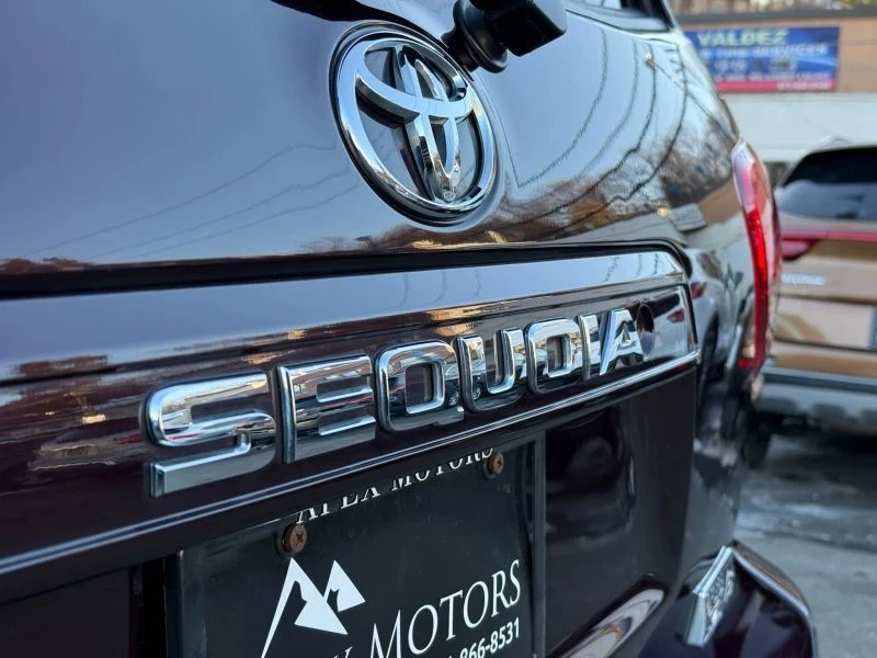 2015 Toyota Sequoia 2nd Gen - Image 9 of 12