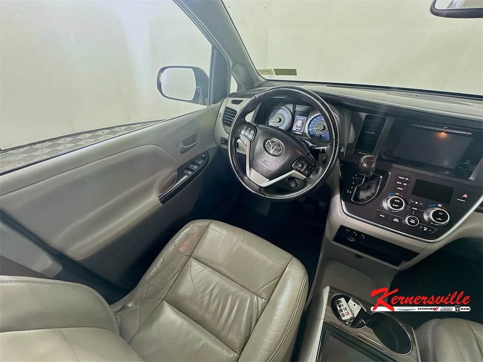 2015 Toyota Sienna 3rd Gen - Image 9 of 21