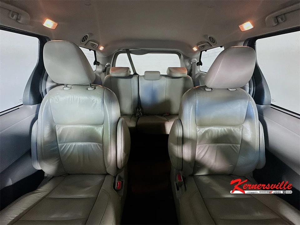 2015 Toyota Sienna 3rd Gen - Image 13 of 21