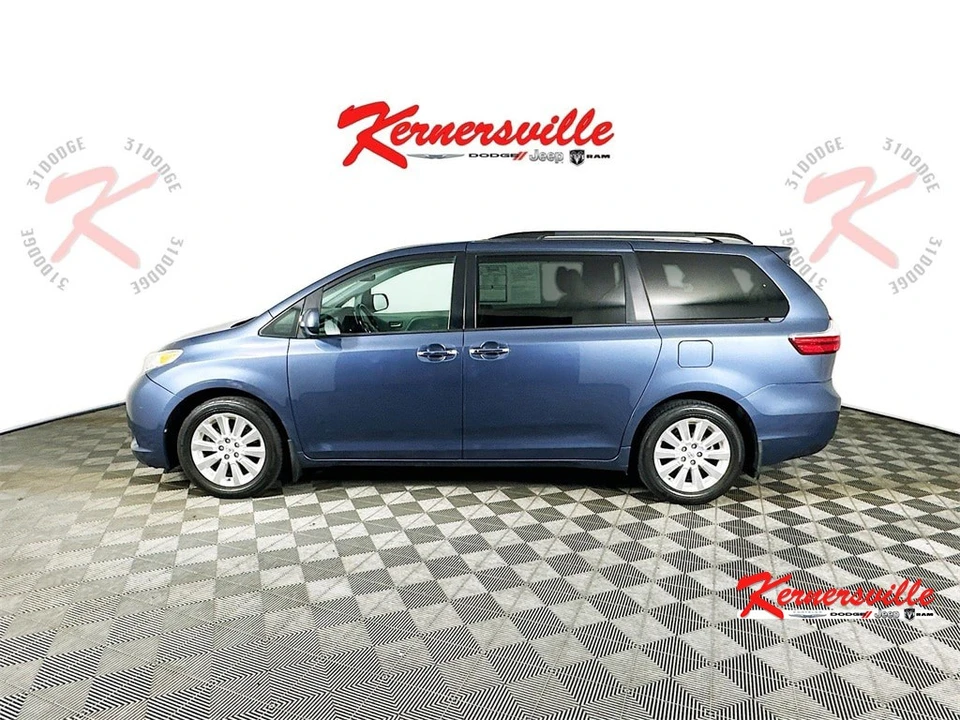 2015 Toyota Sienna 3rd Gen - Image 4 of 21