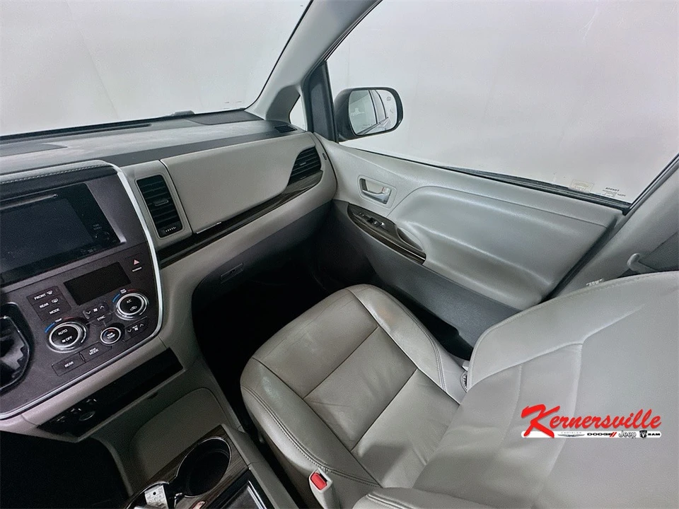2015 Toyota Sienna 3rd Gen - Image 11 of 21