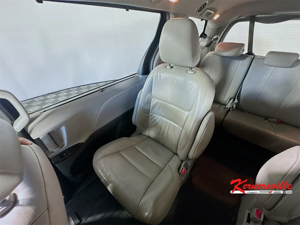 2015 Toyota Sienna 3rd Gen - Image 12 of 21