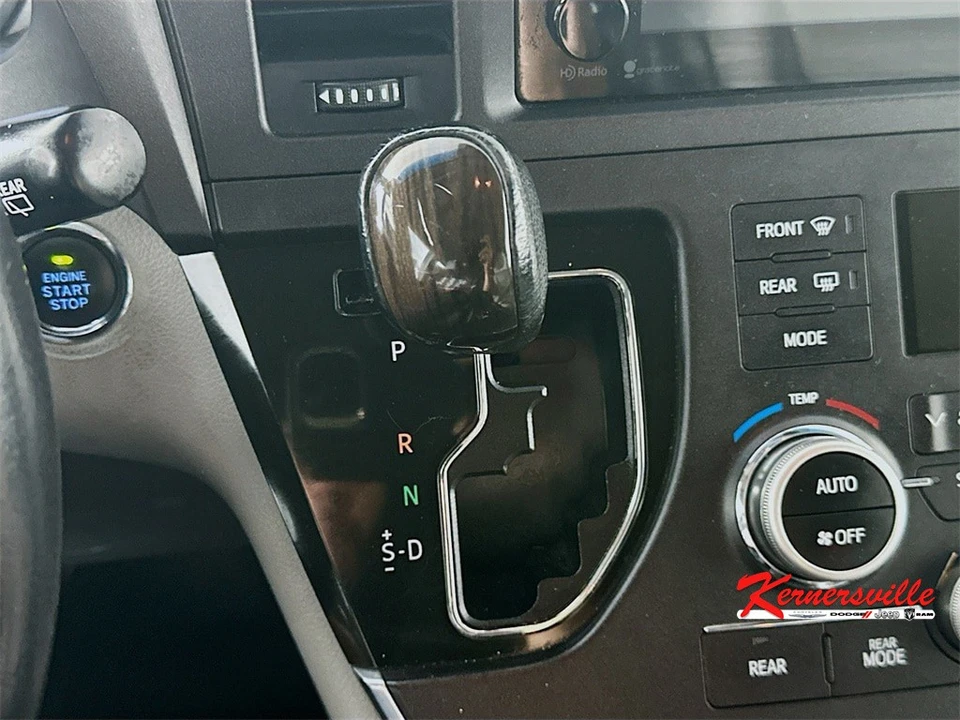 2015 Toyota Sienna 3rd Gen - Image 16 of 21