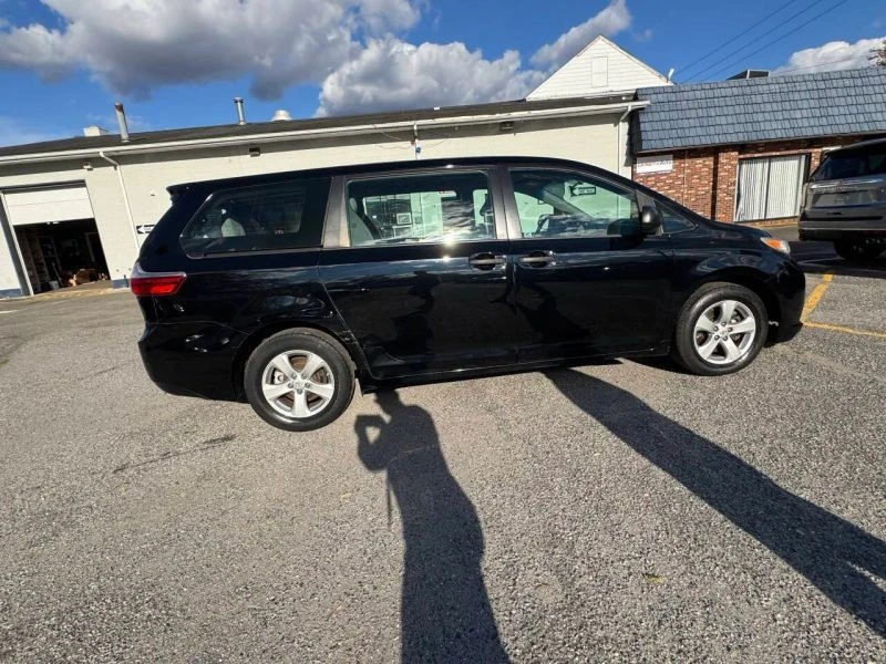 2015 Toyota Sienna 2nd Gen - Image 6 of 12
