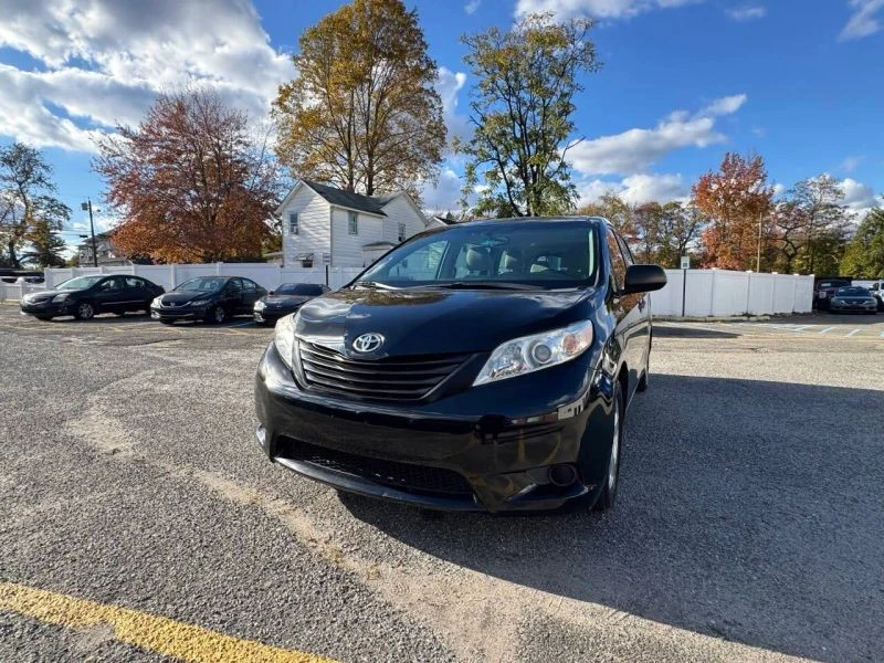 2015 Toyota Sienna 2nd Gen - Image 2 of 12