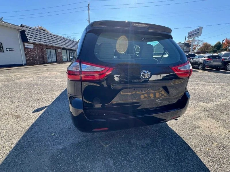 2015 Toyota Sienna 2nd Gen - Image 11 of 12
