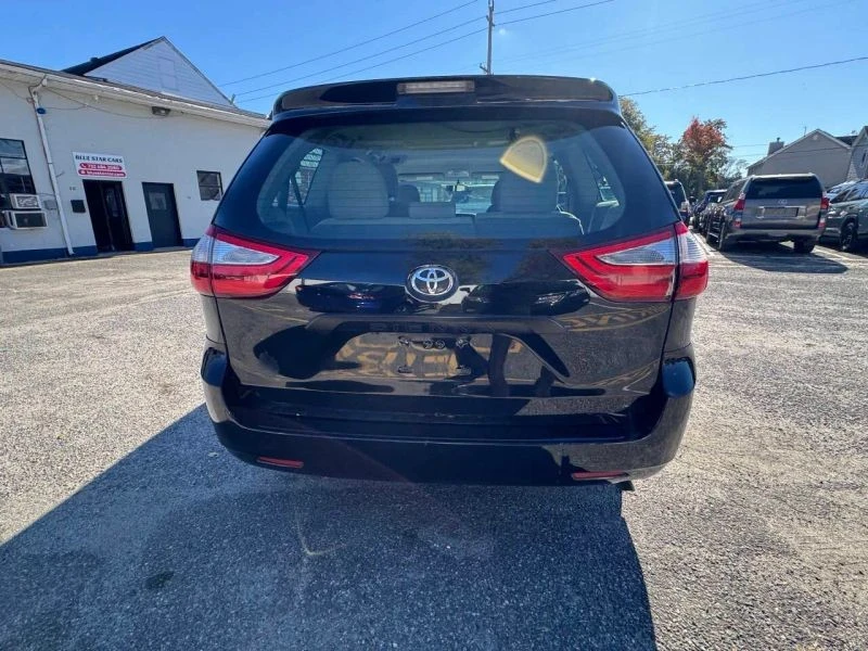 2015 Toyota Sienna 2nd Gen - Image 10 of 12
