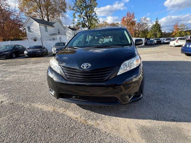 2015 Toyota Sienna 2nd Gen - Image 3 of 12