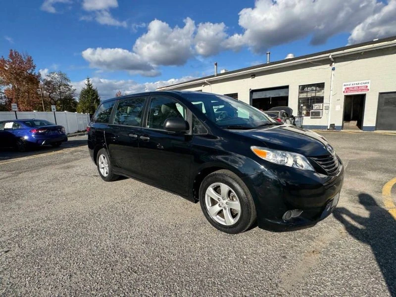 2015 Toyota Sienna 2nd Gen - Image 5 of 12