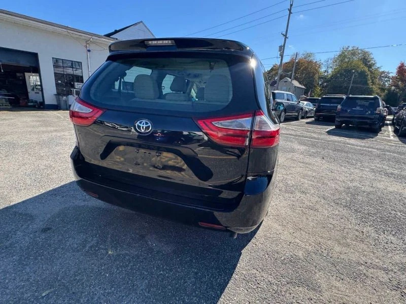 2015 Toyota Sienna 2nd Gen - Image 9 of 12