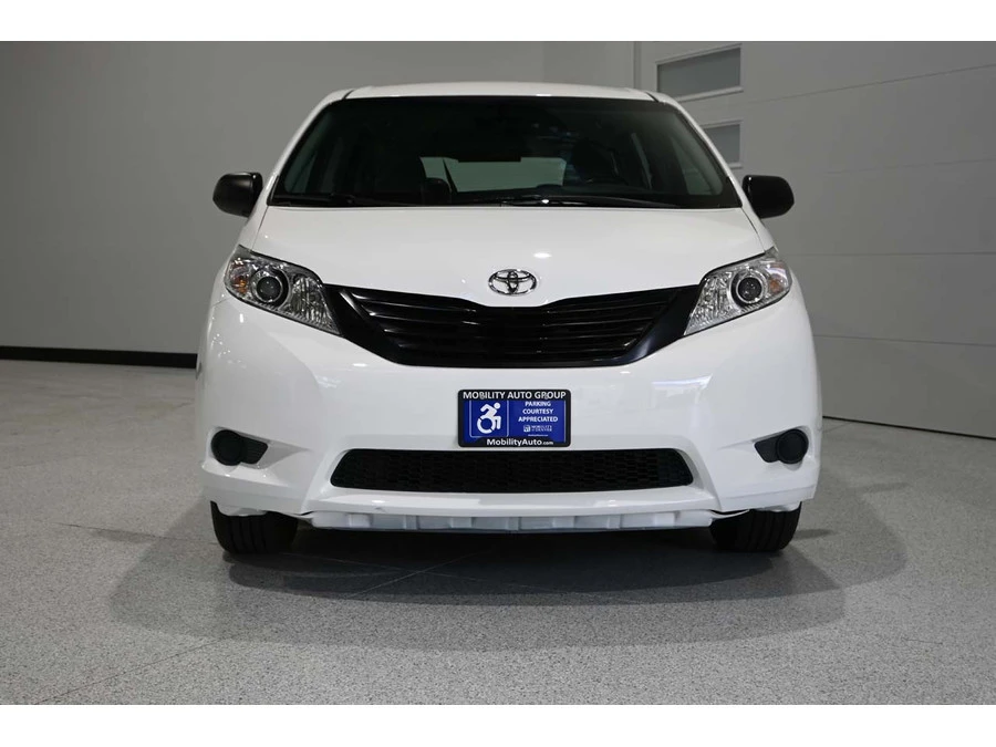 2015 Toyota Sienna 3rd Gen - Image 4 of 12