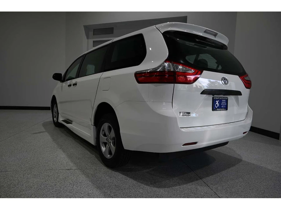 2015 Toyota Sienna 3rd Gen - Image 8 of 12