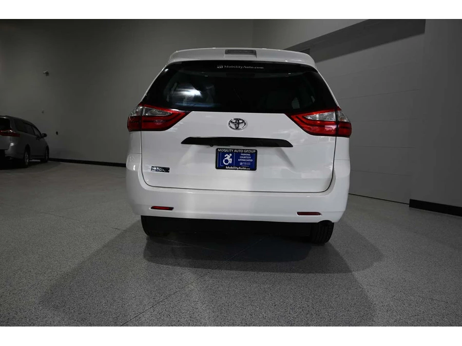 2015 Toyota Sienna 3rd Gen - Image 7 of 12