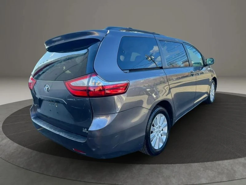 2015 Toyota Sienna 3rd Gen - Image 5 of 12