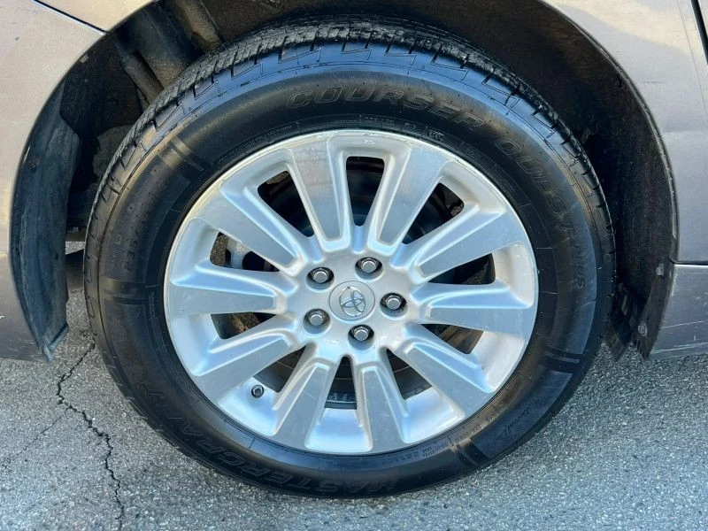 2015 Toyota Sienna 3rd Gen - Image 9 of 12