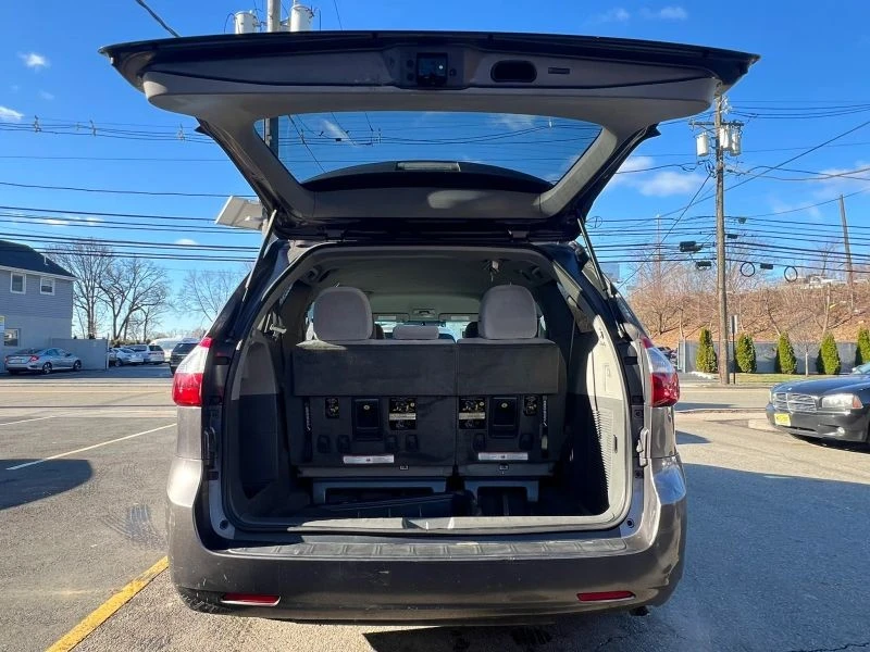 2015 Toyota Sienna 3rd Gen - Image 8 of 12