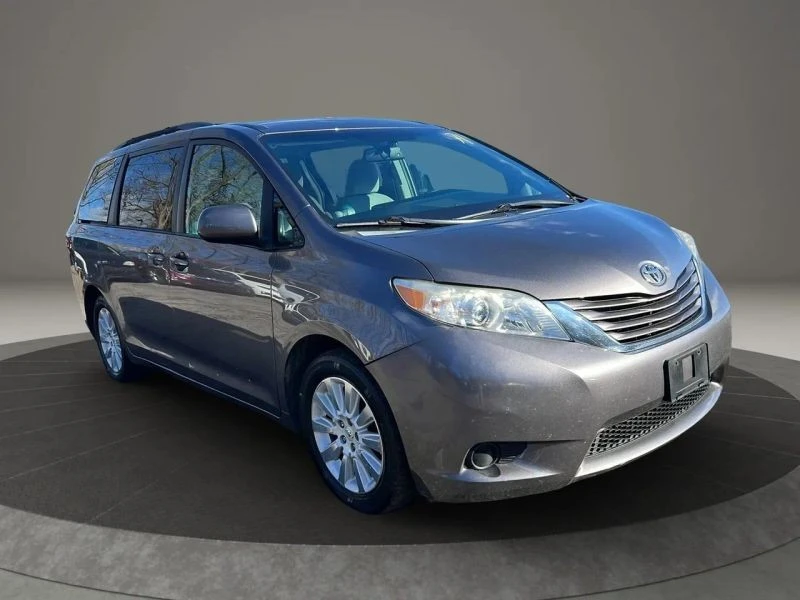 2015 Toyota Sienna 3rd Gen - Image 3 of 12