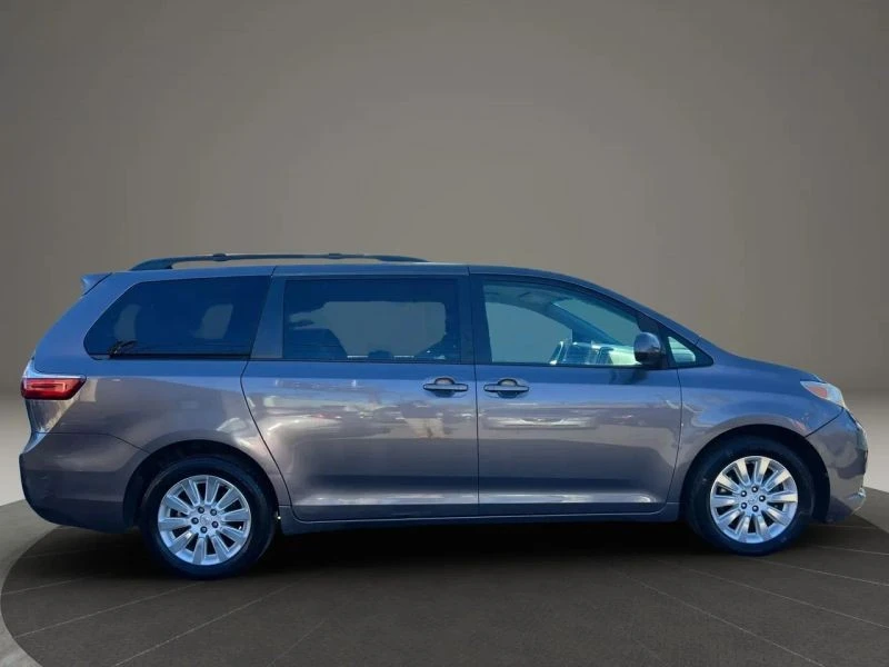 2015 Toyota Sienna 3rd Gen - Image 4 of 12