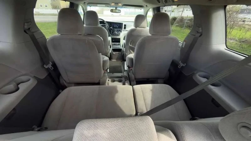 2015 Toyota Sienna 3rd Gen - Image 9 of 12