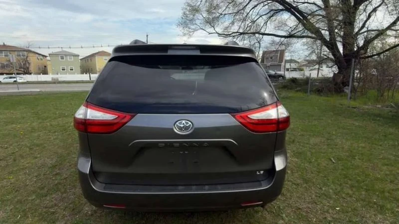 2015 Toyota Sienna 3rd Gen - Image 5 of 12