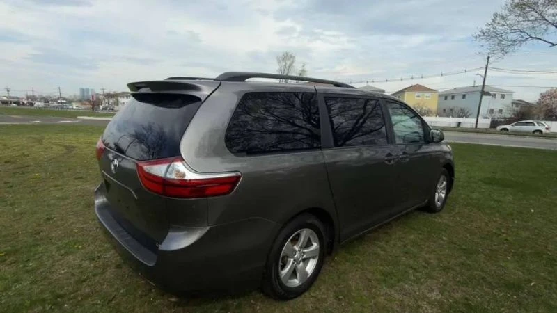 2015 Toyota Sienna 3rd Gen - Image 8 of 12