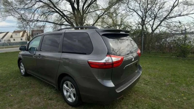 2015 Toyota Sienna 3rd Gen - Image 6 of 12