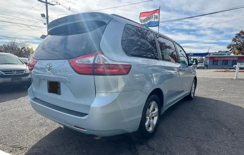 2015 Toyota Sienna 3rd Gen - Image 7 of 12