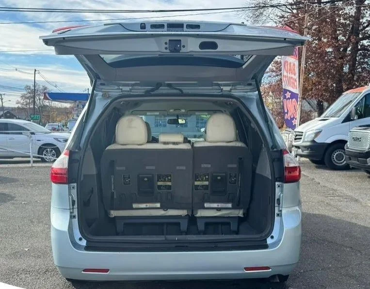 2015 Toyota Sienna 3rd Gen - Image 8 of 12