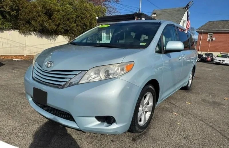 2015 Toyota Sienna 3rd Gen - Image 2 of 12