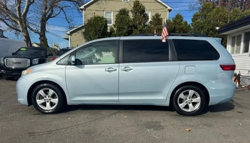 2015 Toyota Sienna 3rd Gen - Image 5 of 12