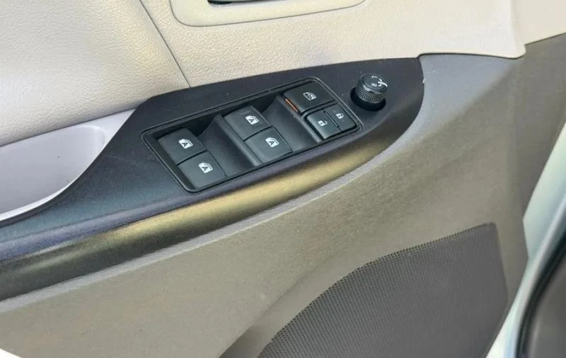 2015 Toyota Sienna 3rd Gen - Image 11 of 12