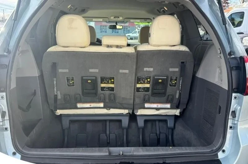 2015 Toyota Sienna 3rd Gen - Image 9 of 12