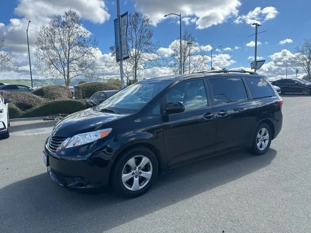 2015 Toyota Sienna 3rd Gen - Image 5 of 5