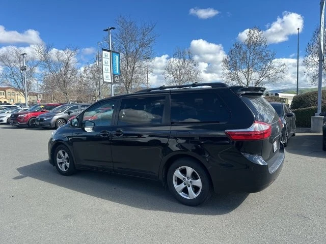 2015 Toyota Sienna 3rd Gen - Image 4 of 5