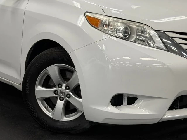 2015 Toyota Sienna 3rd Gen - Image 4 of 21