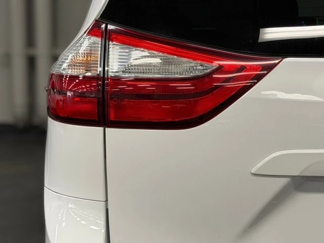2015 Toyota Sienna 3rd Gen - Image 13 of 21