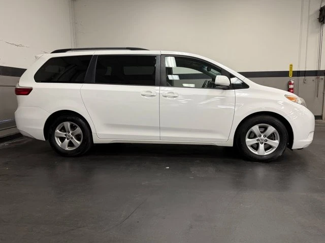 2015 Toyota Sienna 3rd Gen - Image 5 of 12