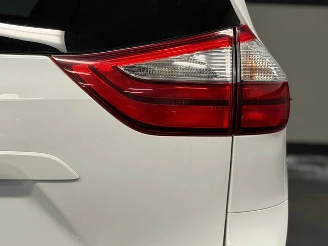 2015 Toyota Sienna 3rd Gen - Image 14 of 21