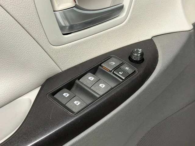 2015 Toyota Sienna 3rd Gen - Image 21 of 21