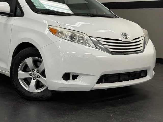 2015 Toyota Sienna 3rd Gen - Image 3 of 12