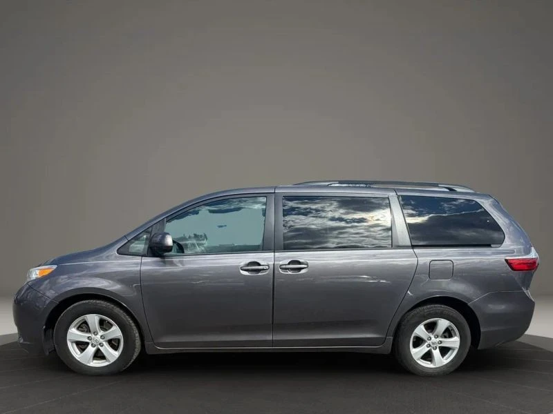 2015 Toyota Sienna 3rd Gen - Image 8 of 12