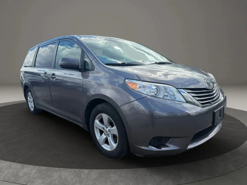 2015 Toyota Sienna 3rd Gen - Image 3 of 12
