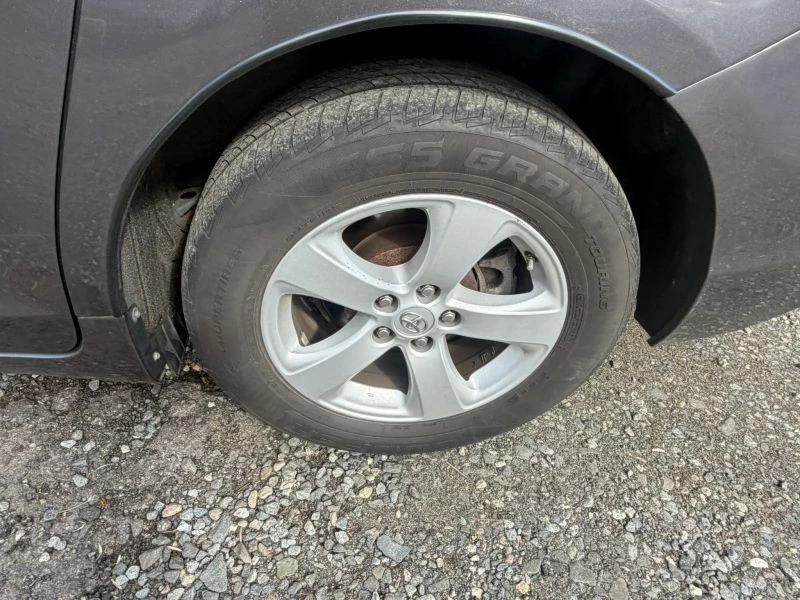 2015 Toyota Sienna 3rd Gen - Image 9 of 12