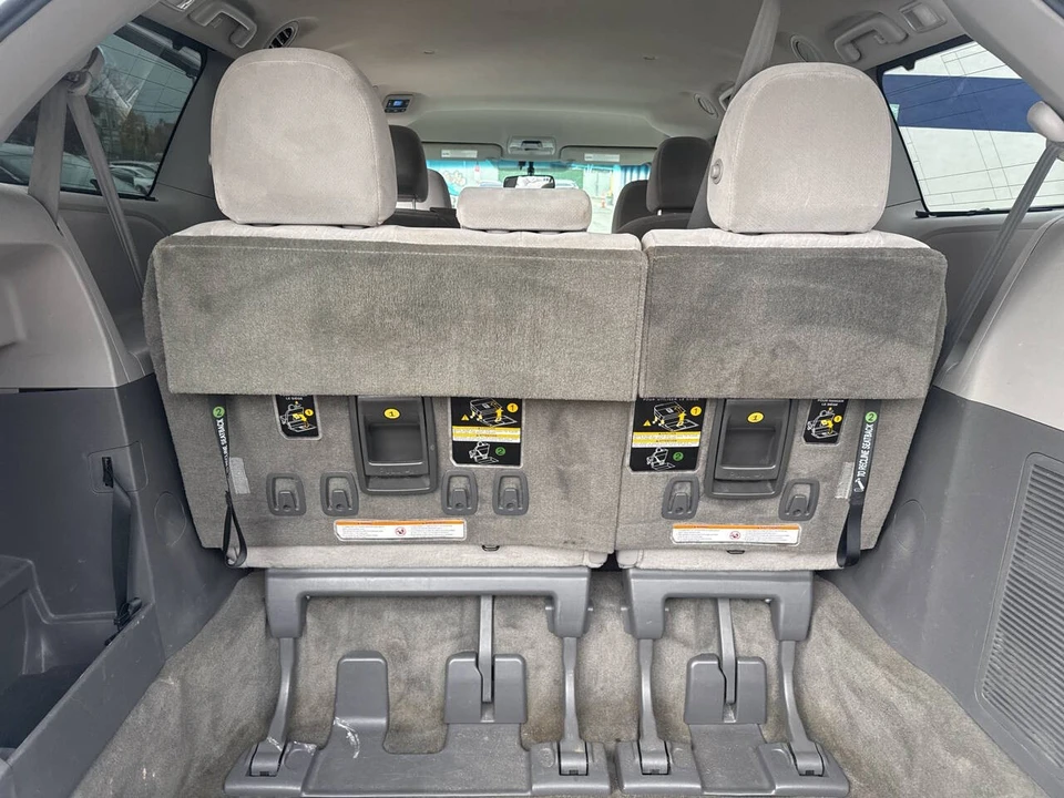 2015 Toyota Sienna 3rd Gen - Image 11 of 21