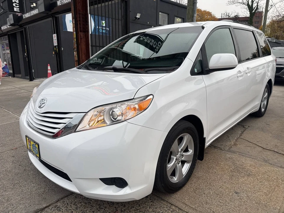 2015 Toyota Sienna 3rd Gen - Image 4 of 21