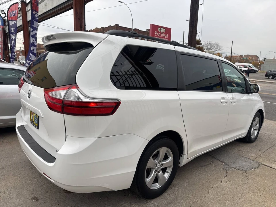 2015 Toyota Sienna 3rd Gen - Image 7 of 21