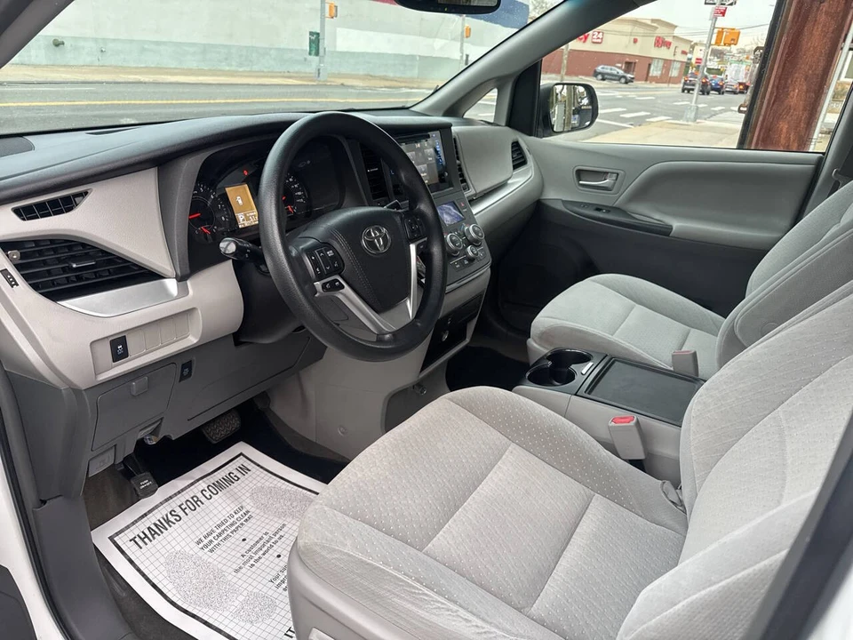 2015 Toyota Sienna 3rd Gen - Image 10 of 21