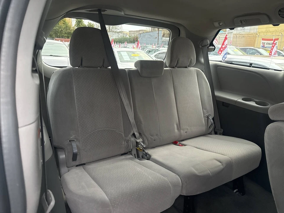 2015 Toyota Sienna 3rd Gen - Image 17 of 21