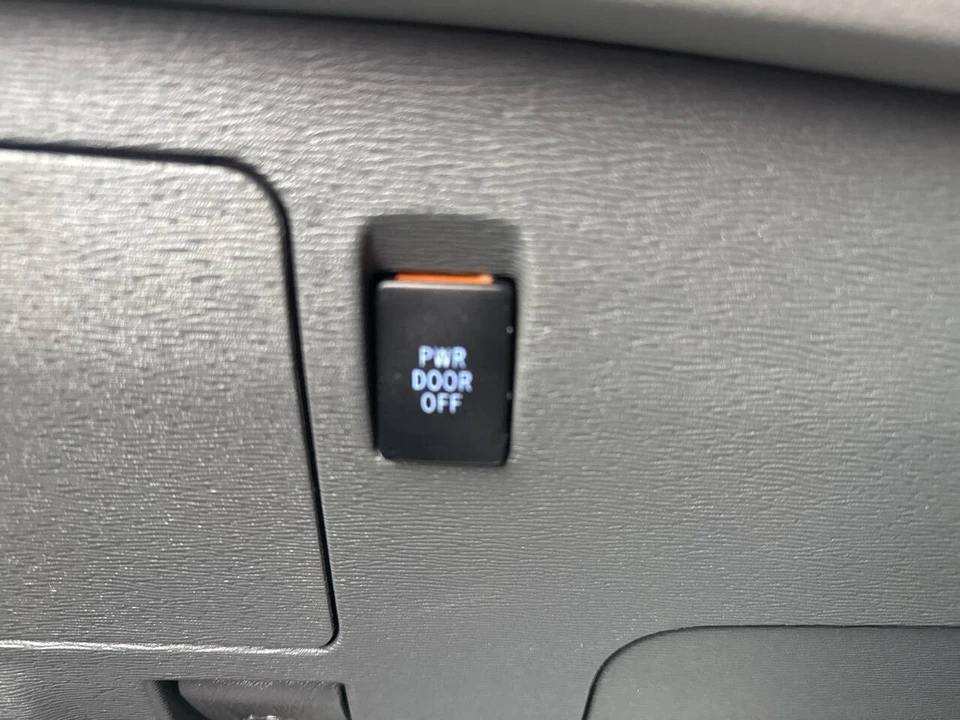 2015 Toyota Sienna 3rd Gen - Image 19 of 21