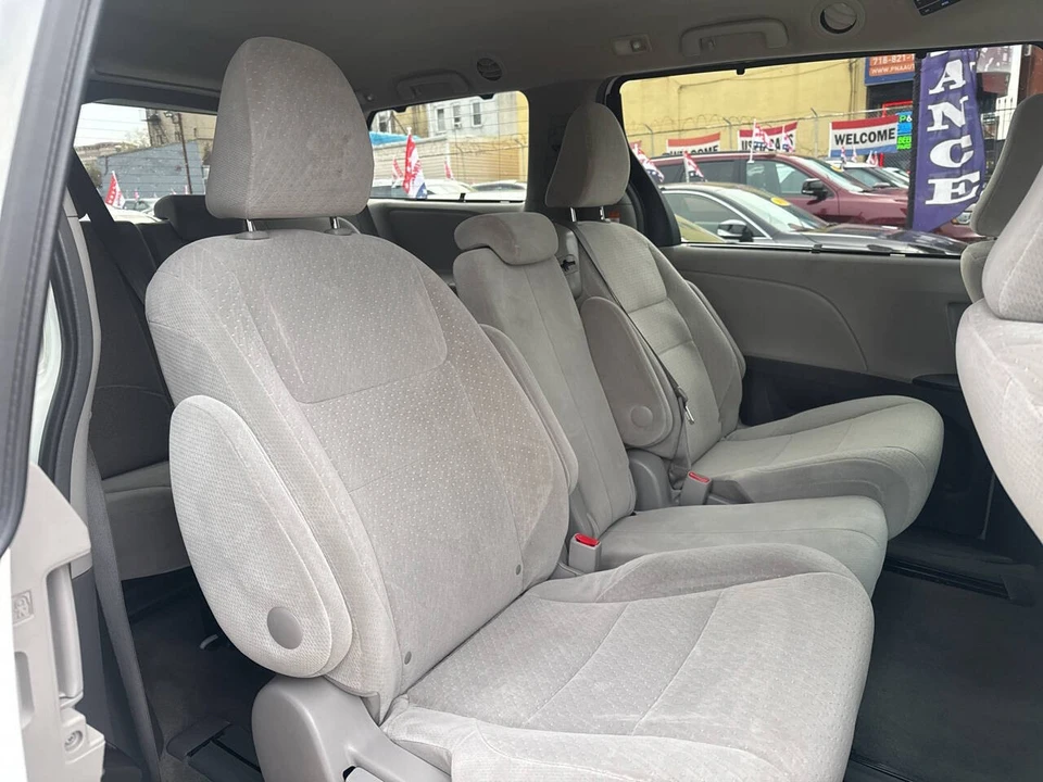 2015 Toyota Sienna 3rd Gen - Image 16 of 21